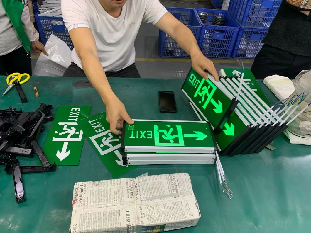 リチャージ可能なLED出口標識 非常用灯 ショッピングモール スーパーマーケット 空港 オフィス 工場 17